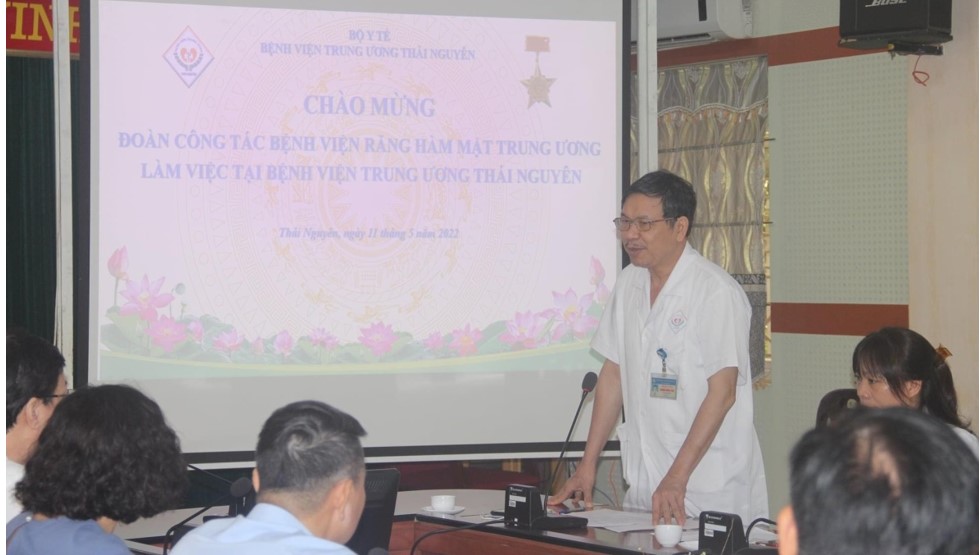 PGS.TS. Dương Hồng Thái phát biểu chào mừng Đoàn Công tác  BV RHM TW Hà Nội đến thăm và làm việc